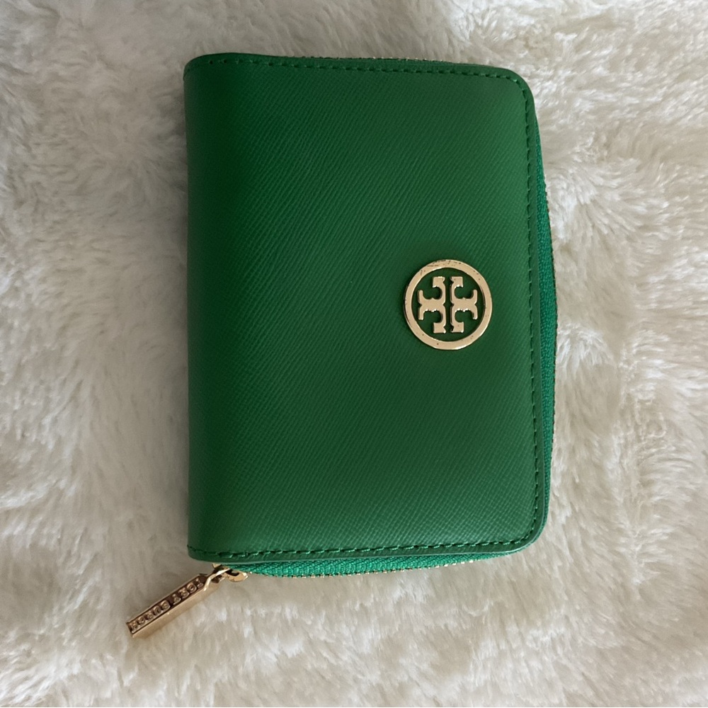 Tory Burch Blake Zip Leather Card Holder. Green and Gold. New.